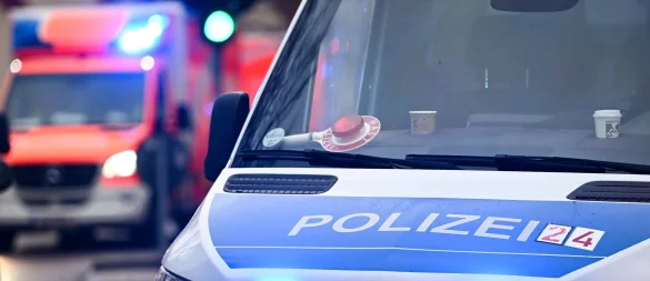 Nach dem Unfall im Kreis Gütersloh mit einem Polizeiwagen hat die Bielefelder Polizei nun die Ermittlungen zum Hergang übernommen. - © Jens Kalaene/dpa
