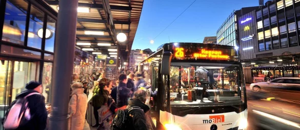 Trubel am Jahnplatz - aussteigen, einsteigen, Ticket zeigen. Oder nicht? - © Andreas Frücht