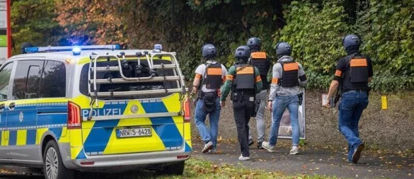 Großeinsatz rund um das Westfalenkolleg in Paderborn. - © Niklas Tüns