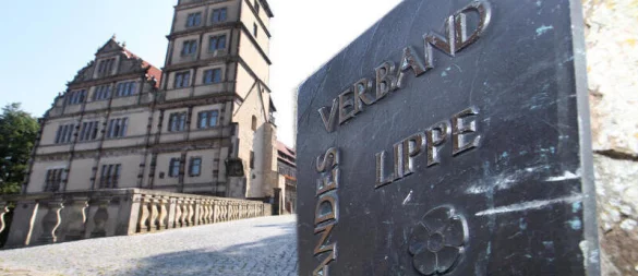 Sitz des Landesverbandes Lippe: das Schloss Brake. - © Montage: Vera Gerstendorf-Welle