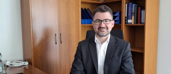 Christian Sauter an seinem neuen Arbeitsplatz. Schon zwei Tage nach der Stichwahl hat er sein Büro im Rathaus bezogen. - © Gemeinde Extertal