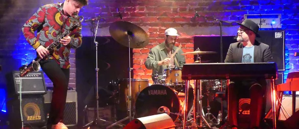 Lieferten eine dynamische Perfomance ab: Lars Zander (von links), André Seidel und Matti Klein. - © Rudi Rudolph