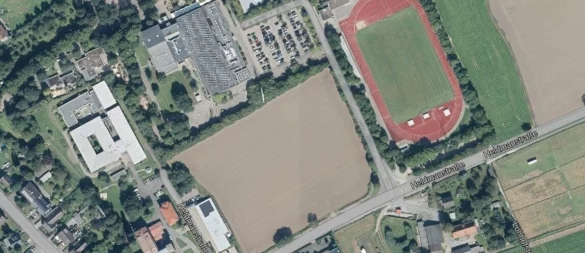 Auf dem noch freien Areal an der Heldmanstraße soll die neue Schule gebaut werden. - © Tim-online/Geobasisdaten NRW