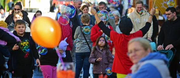 Das Barntruper Stadtfest zieht in jedem Jahr viele große und kleine Besucherinnen und Besucher an. - © Archivfoto: Nicole Ellerbrake
