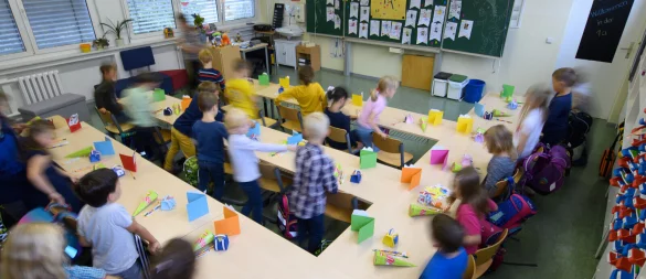 Nach gut sechs Wochen Sommerferien fängt für rund 2,5 Millionen Schülerinnen und Schüler in NRW wieder der Unterricht an. - © picture alliance/dpa/dpa-Zentralbild