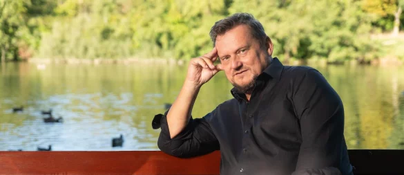 SZ-Investigativreporter und Autor Uwe Ritzer ist am Donnerstag bei der Volkshochschule in Detmold zu Gast. - © Rainer Lentz