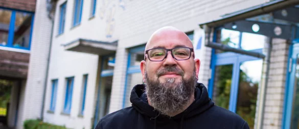 Tino Duddeck (42) ist seit einigen Monaten der neue Leiter der Einrichtung Villa am Hügel des Kinderschutzbundes in Detmold. - © Raphael Bartling