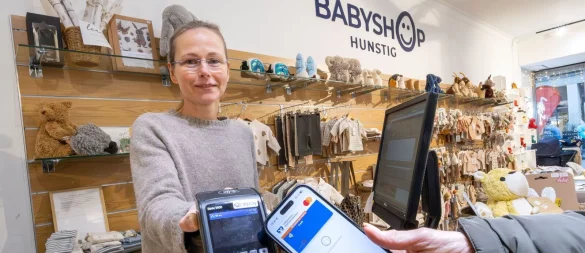 In dem Babyshop von Astrid Hunstig an der Westernstraße in Paderborn zahlen viele Kundinnen und Kunden bargeldlos. - © Niklas Tüns