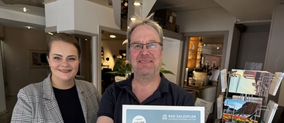 Swetlana Lenger und Martin Rieke vom Salzufler Kur- und Touristikverein wünschen sich, dass neben dem Online-Marketing auch die Printmedien nicht vernachlässigt werden. - © Sandra Castrup