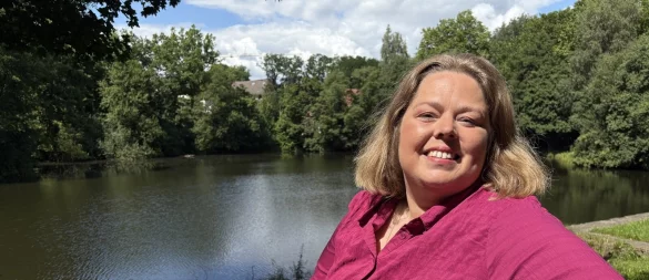 Ilka Kottmann, SPD, an einem ihrer Lieblingsplätze am Donper Teich. - © Martin Hostert