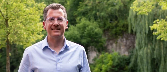 Dr. Elmar Thyzel an seinem Lieblingsplatz - der Ameide in Detmold. Der 49-Jährige möchte für die FDP ins Detmolder Rathaus einziehen. - © Raphael Bartling