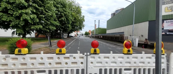 Bis zu den Sommerferien bleibt die Lagesche Straße vom Kreisel her gesperrt. Im Anschluss folgt die eigentliche Baumaßnahme an der Straße und damit Einbahnstraßenverkehr. - © Katrin Kantelberg