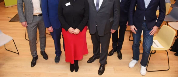 Diskutierten beim Wintersymposium: Bernd Marchlowitz (AOK Nordwest), Landrat Meinolf Haase, Constanze Liebe (Ärztenetz Lippe), Gesundheitsminister Karl-Josef Laumann, Dr. Niklas Cruse (Klinikum Lippe) und Dr. med. Hans-Christian Körner (KV Westfalen-Lippe, von links). - © Nicole Ellerbrake