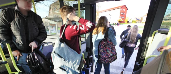 Alle Schüler der Jacobischule erhalten für den Weg zur Schule weiterhin eine Fahrkarte, die in ganz Westfalen-Lippe gilt. Die können sie auch in der Freizeit nutzen. - © Vera Gerstendorf-Welle/Archivfoto