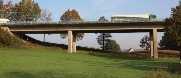 Die Passadetalbrücke wird komplett neu gebaut. 2030 könnte sie fertig sein. - © Archivfoto: Marlen Grote