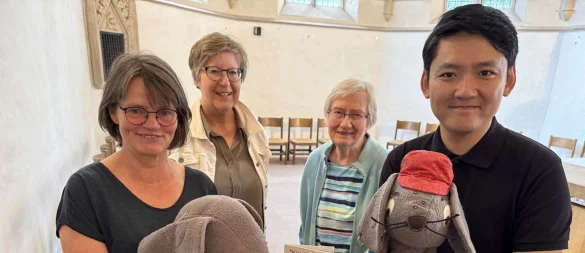 Pfarrerin Brigitte Fenner, Kirchenführerinnen Susanne Schürig-Pook und Bärbel Meier sowie Vikar Onyou Kim (von links) möchten noch mehr Menschen für die Geschichte der Kirche begeistern. - © Sandra Castrup