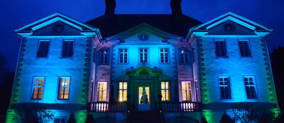 Im Jahr 2018 erstrahlte erstmals wieder die Schlossbeleuchtung an der Südfassade. Der Förderverein Schloss und Schlossgarten Schieder hatte dafür gesorgt. - © Archivfoto: André Gallisch