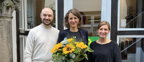 Die Kreissprecher Wiebke Kopsieker und Nik Riesmeier zeigten sich hoch erfreut über die Kandidatur von Dr. Inga Loke (Mitte). - © Bündnis 90/Die Grünen