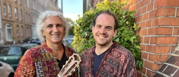 Omid Bahadori und Arne Dreske navigieren zwischen verschiedenen Musikstilen aus aller Welt. - © Bildrechte: Omid Bahadori/Arne Dreske