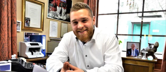 Nach dem Tod des Parkchefs Fritz Wurms hat Enkel Marcel Wurms bereits Verantwortung im kaufmännischen Bereich, in der Eventplanung und im Marketing des Safarilandes übernommen. Jetzt streitet er mit Mutter und Stief-Oma um das Erbe. - © Karin Prignitz