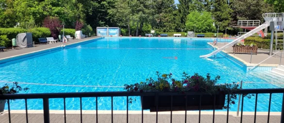 Auch das Freibad Hörste sollte in den Ferien eigentlich um 10 Uhr öffnen. Daraus wird momentan aber nichts. - © Archivfoto: Astrid Sewing