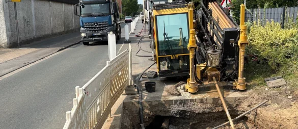 Die Werler Straße ist wegen Arbeiten an unterirdischen Stromleitungen aktuell nur einseitig befahrbar. Das wird laut einer Mitteilung der Stadtwerke bis Ende Juni auch so bleiben. - © Thomas Reineke