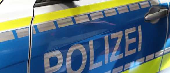 Auf der Poller Straße hat ein junger Autofahrer die Gewalt über sein Fahrzeug verloren. - © Janet König