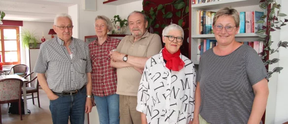 Vorsitzender Ulrich Greinert (von links), Ursel Haverich, Kassierer Wilhelm Hindriks, stellvertretende Vorsitzende Elvira Klusmeier und Theresa Krumsiek freuen sich auf das Jubiläum der AWO Barntrup. - © Nadine Uphoff
