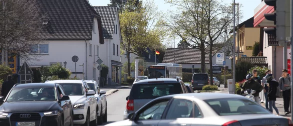 Die Bielefelder Straße in Knetterheide. - © Thomas Reineke
