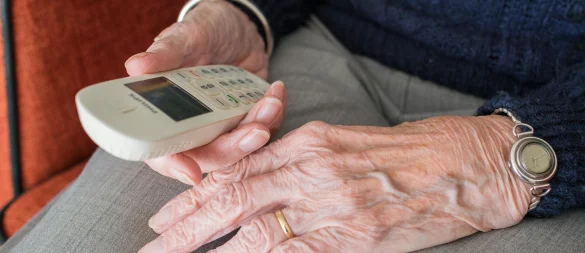 Die professionellen betrüger überrumpelten die ältere Frau und stahlen ihre Ersparnisse. - © Symbolbild: Pixabay