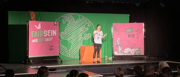 Schauspielerin Astrid Fischer begeisterte die Schülerinnen und Schüler
der Realschule Lemgo und der Karla-Raveh-Gesamtschule. - © Alte Hansestadt Lemgo