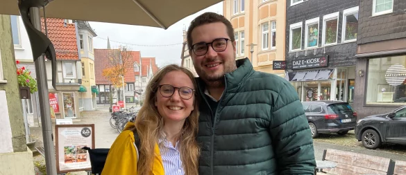 Cornelia Wolf ist froh, dass ihr Verlobter Valentin Lobe an ihrer Seite ist und ihr in schweren Momenten beisteht. - © Cordula Gröne