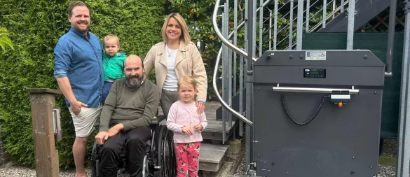 Stehen immer zusammen: Alexander Schulz (Mitte) mit seinem Schwager André Friske und Neffe Nico (links) und seiner Schwester Sylvia und Nichte Isabell. Nicht im Bild sind Mutter Annely Schulz und Bruder André Schulz. - © Foto: privat