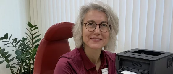 Dr. Christiane Ferekidis ist als Fachärztin für Allgemeinmedizin, Chirotherapie, Suchtmedizin und psychosomatische Grundversorgung in der Gemeinschaftspraxis Faust-Ferekidis-Gottschalk in Detmold tätig. - © Bildrechte: Christiane Ferekidis