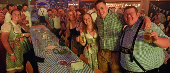 Beim Oktoberfest in der Mehrzweckhalle Alverdissen wird zünftig gefeiert. - © Nicole Ellerbrake