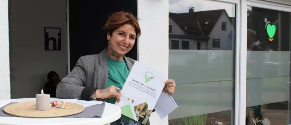 Sozialarbeiterin Esra Kanbal ist seit Ende vergangenen Jahres in Dörentrup und Barntrup aktiv. Sie leitet das neue "Erzählcafé" im Hillentruper Zentrum und verantwortet das neue Veranstaltungsprogramm. - © Annika Langhagel