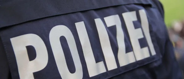 Die Polizei sucht drei junge Männer, die eine Seniorin bestohlen haben. - © Symbolbild: Pixabay