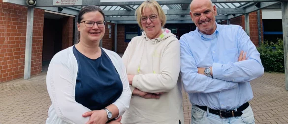 Die Leidtragenden sind die Kinder, sagen Anja Rischmüller (Schulpflegschaftsvorsitzende, v. l.), Konrektorin Bettina Lienenlüke und Frank Ziegler, Leiter der Friedrich Wilhelm Murnau-Gesamtschule. - © Ivonne Michel