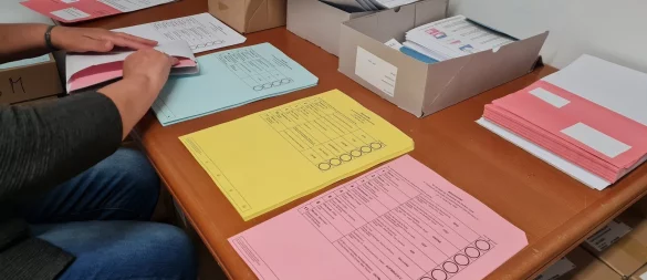 Noch mal neu sortieren: Die Stadt Blomberg muss nach dem plötzlichen Tod des Ratskandidaten Ralph Klaus Norbert Lange für den Wahlbezirk 016, also den größten Teil von Istrup, neue Stimmzettel drucken lassen. In diesem Wahlbezirk sind ab sofort bereits verschickte Wahlunterlagen ungültig. - © Symbolfoto: Marianne Schwarzer