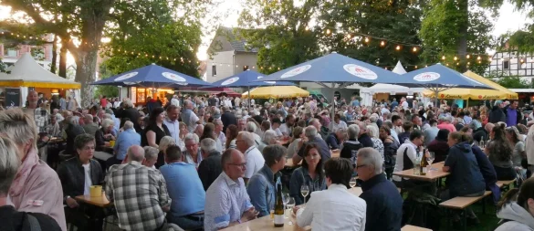 Fröhliche Stimmung beim Abteigarten-Fest 2025. - © Thomas Krügler