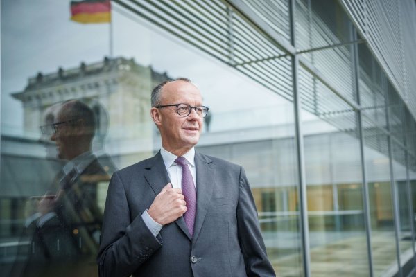 Am 20. Januar übernimmt Donald Trump die Regierungsgeschäfte in den USA. Wie soll sich Berlin auf dessen Politik gegenüber Kiew vorbereiten? Unions-Kanzlerkandidat Merz hat konkrete Vorstellungen. - © Michael Kappeler/dpa