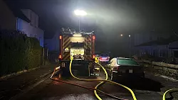 Die Engeraner Feuerwehr konnte den Brand zwar schnell l&ouml;schen, wohnen kann die Familie in ihrer Wohnung jedoch nicht mehr. - &copy; Feuerwehr Enger