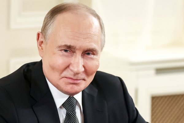 Dass er zweifacher Großvater ist, hatte Putin bereits früher erwähnt - ohne Namen oder Alter der Enkel zu nennen. - © Vyacheslav Prokofyev/Pool Sputnik Kremlin/AP/dpa
