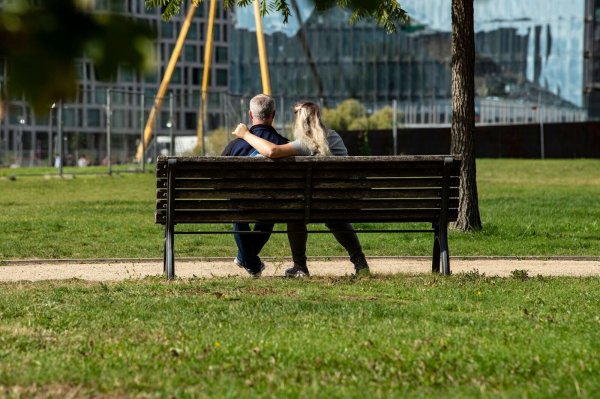 Die Zufriedenheit in Beziehungen kann teils binnen kurzer Zeit stark schwanken. Das ist ein zentrales Ergebnis einer psychologischen Studie unter Federführung der Uni Mainz. (Symbolfoto) - © Paul Zinken/dpa