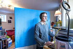 Die Rahmenbedingungen im Homeoffice sind sehr verschieden. Das Bild zeigt einen IT-Berater und Trainer. - © Werner Bachmeier, Ebersberg - ww
