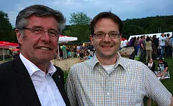 Abendgast Friedel Heuwinkel mit einem zufriedenen Benjamin Krentz.