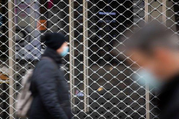 Die Alltagsvorgaben zur Virus-Eindämmung sollen aufgearbeitet werden. (Archivbild) - © Tom Weller/dpa
