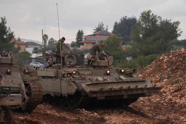 Israels Armee ist nach eigenen Angaben weiterhin im Süden des Nachbarlandes im Einsatz. - © Ohad Zwigenberg/AP