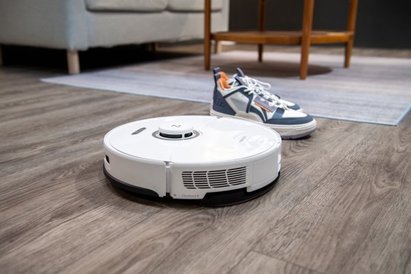 Smart mit Datenschutz: Smarte Geräte mit Mikrofon und Kamera, die unbemerkt aufnehmen und Daten drahtlos übertragen, sind in Deutschland nur erlaubt, wenn sie Warnsignale geben und keine heimlichen Aufnahmen ermöglichen. - © Zacharie Scheurer/dpa-tmn
