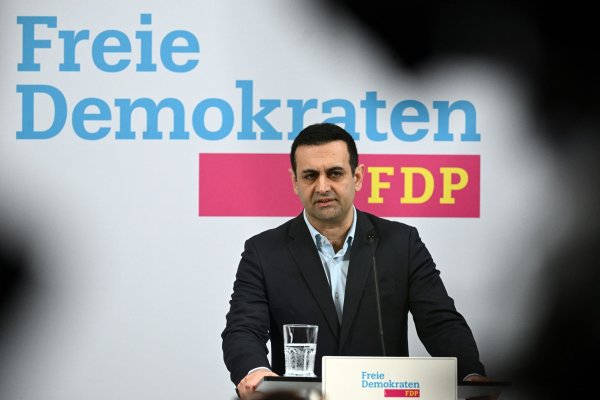 FDP-Generalsekretär Djir-Sarai ist zurückgetreten. - © Sebastian Christoph Gollnow/dpa